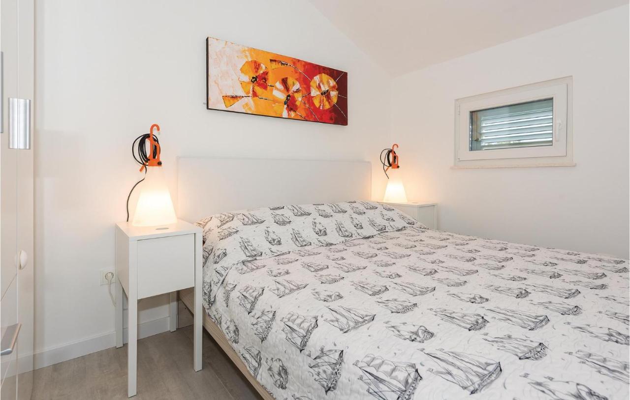 Cozy Apartment In Brodarica With Wifi Exterior foto